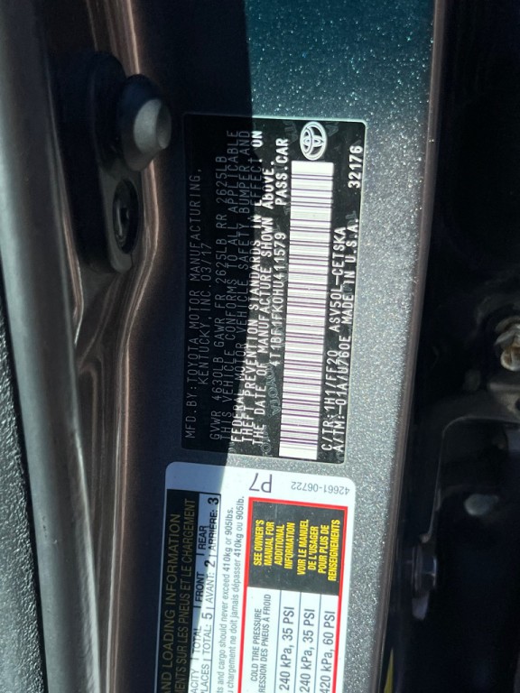 2017 Toyota Camry Image 18
