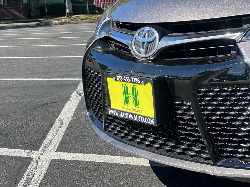 2017 Toyota Camry Image 19
