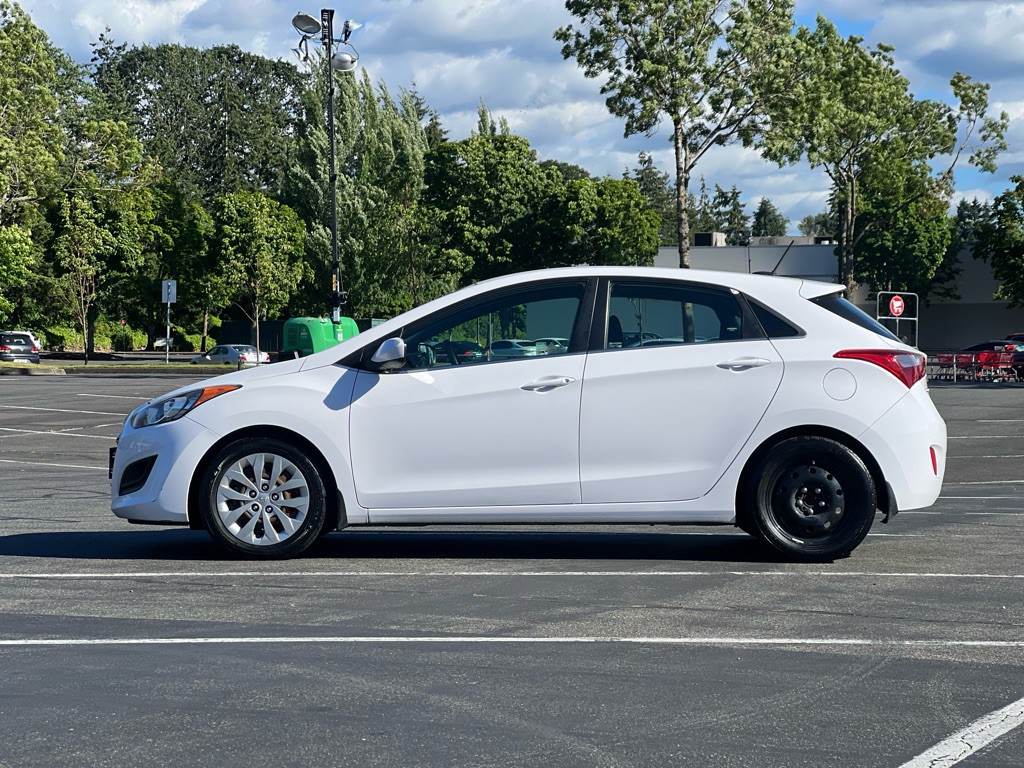 2016 Hyundai Elantra Image 2