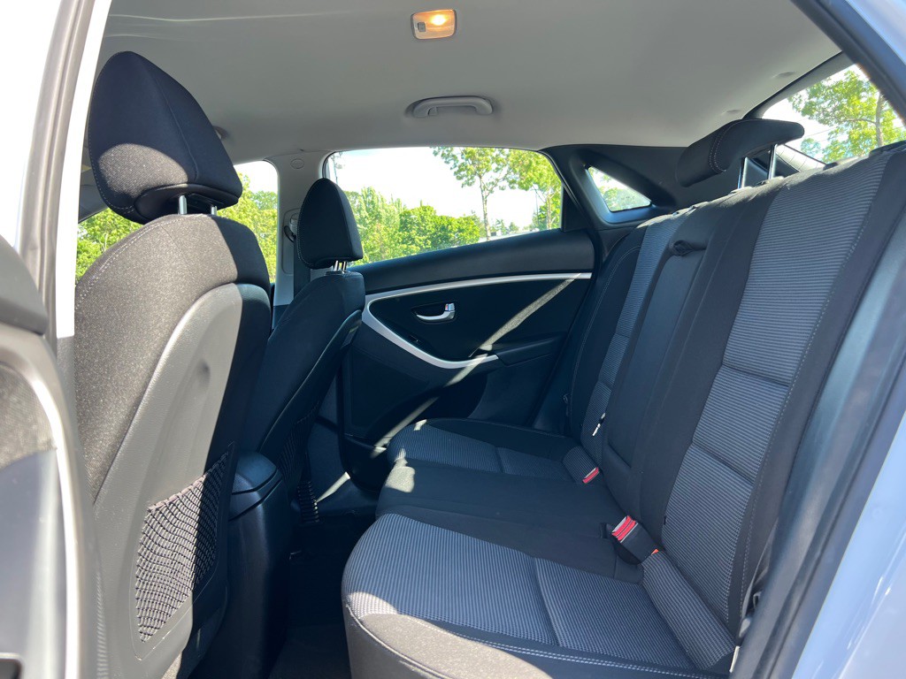2016 Hyundai Elantra Image 16
