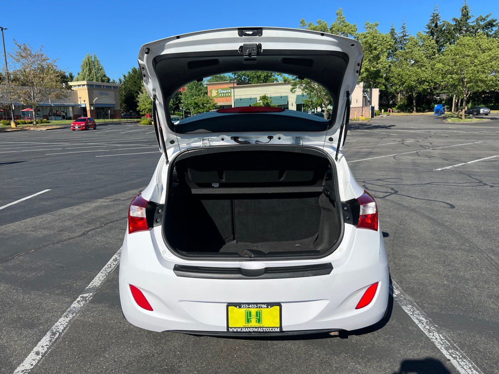 2016 Hyundai Elantra Image 17