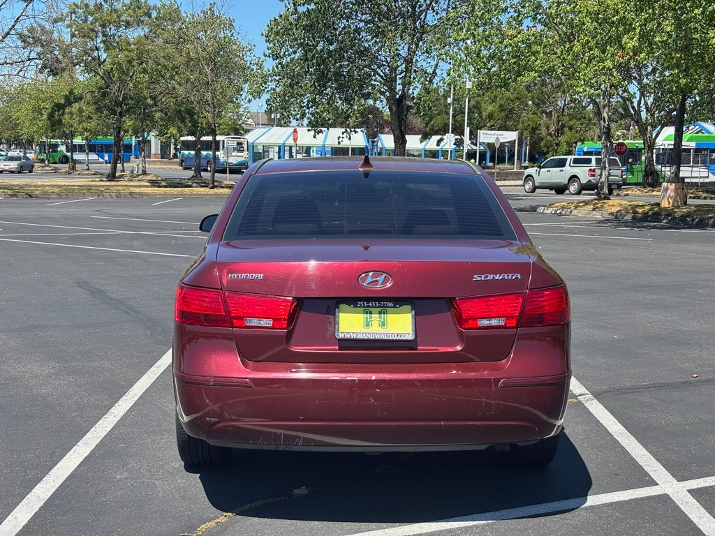 2010 Hyundai Sonata Image 4