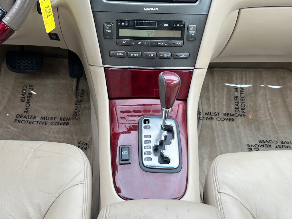 2004 Lexus ES Image 14