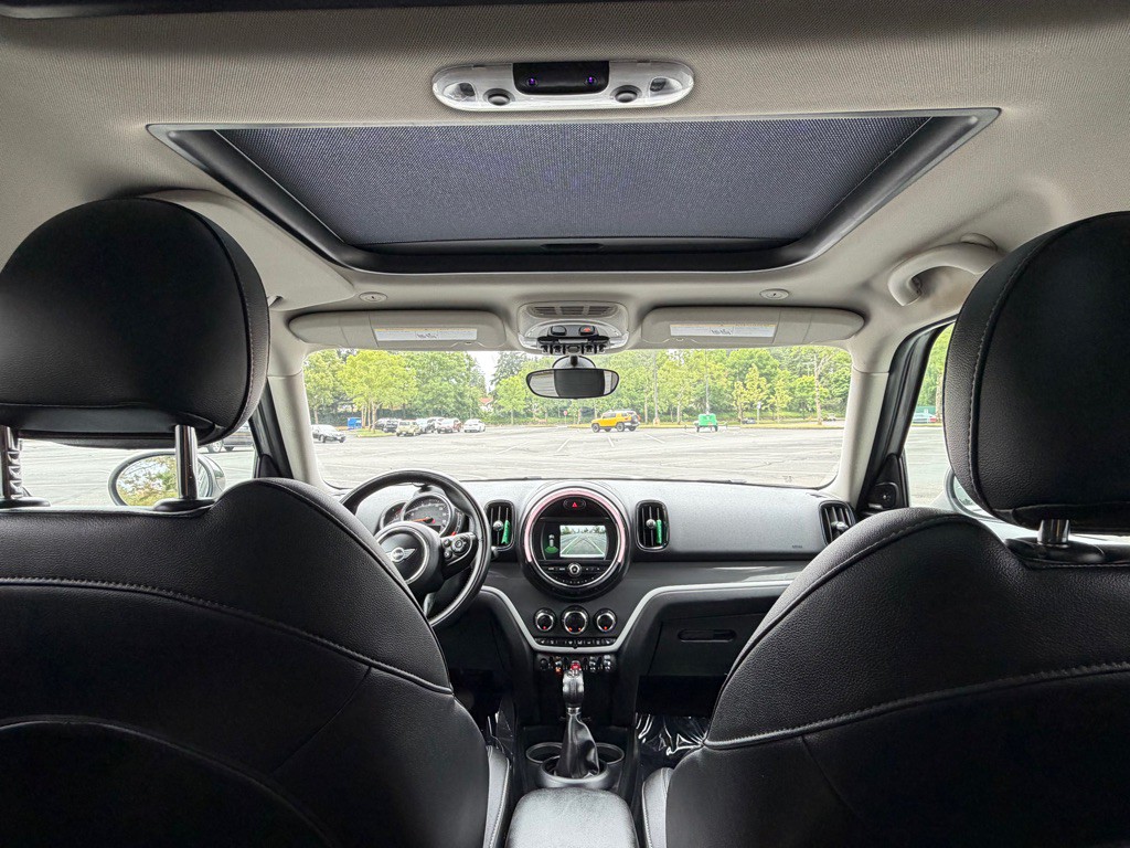 2018 MINI Cooper Image 11