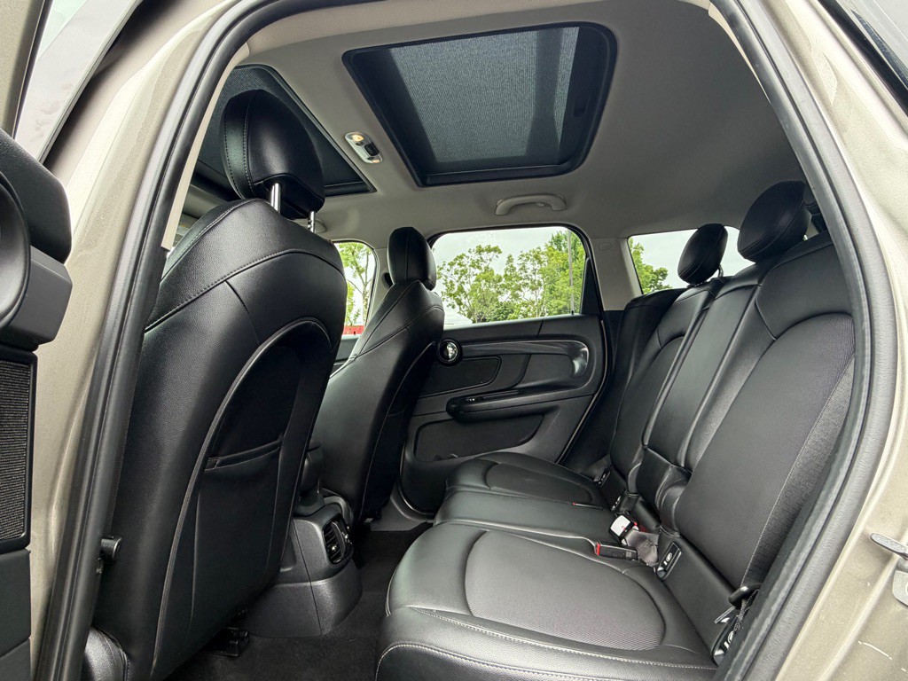 2018 MINI Cooper Image 16
