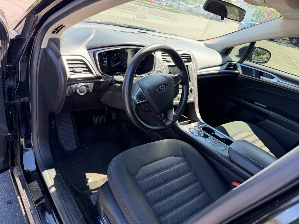 2017 Ford Fusion Image 10