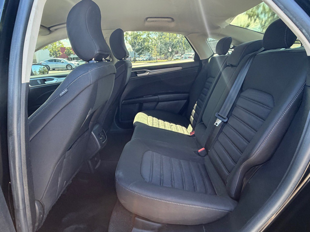 2017 Ford Fusion Image 16