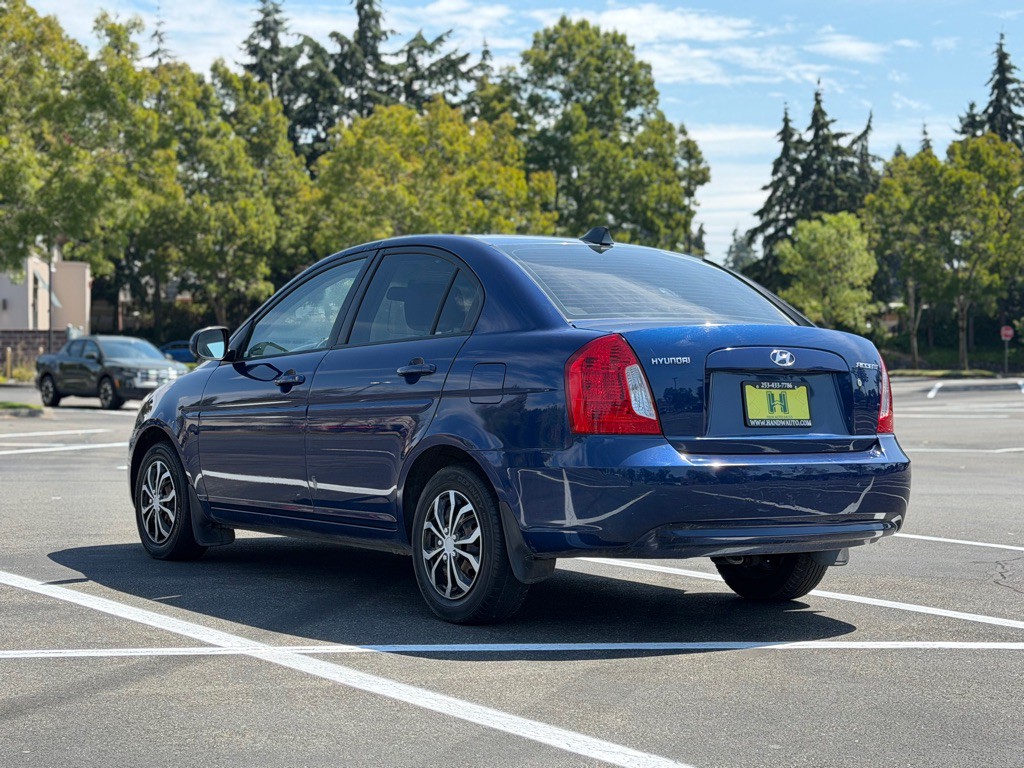 2010 Hyundai Accent Image 3