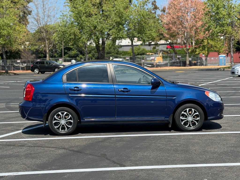 2010 Hyundai Accent Image 6