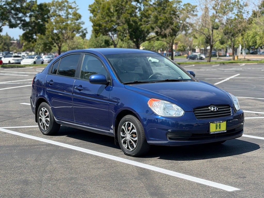 2010 Hyundai Accent Image 7