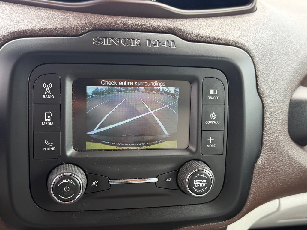2015 Jeep Renegade Image 18