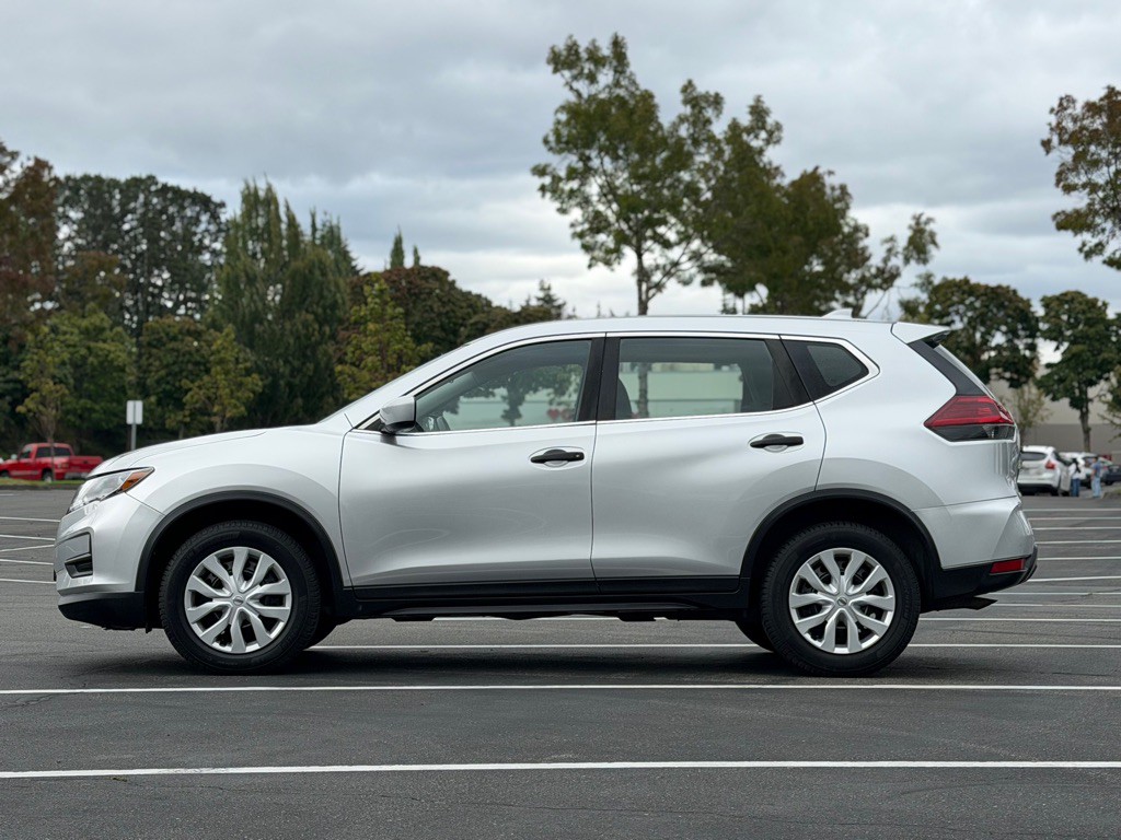 2018 Nissan Rogue Image 2