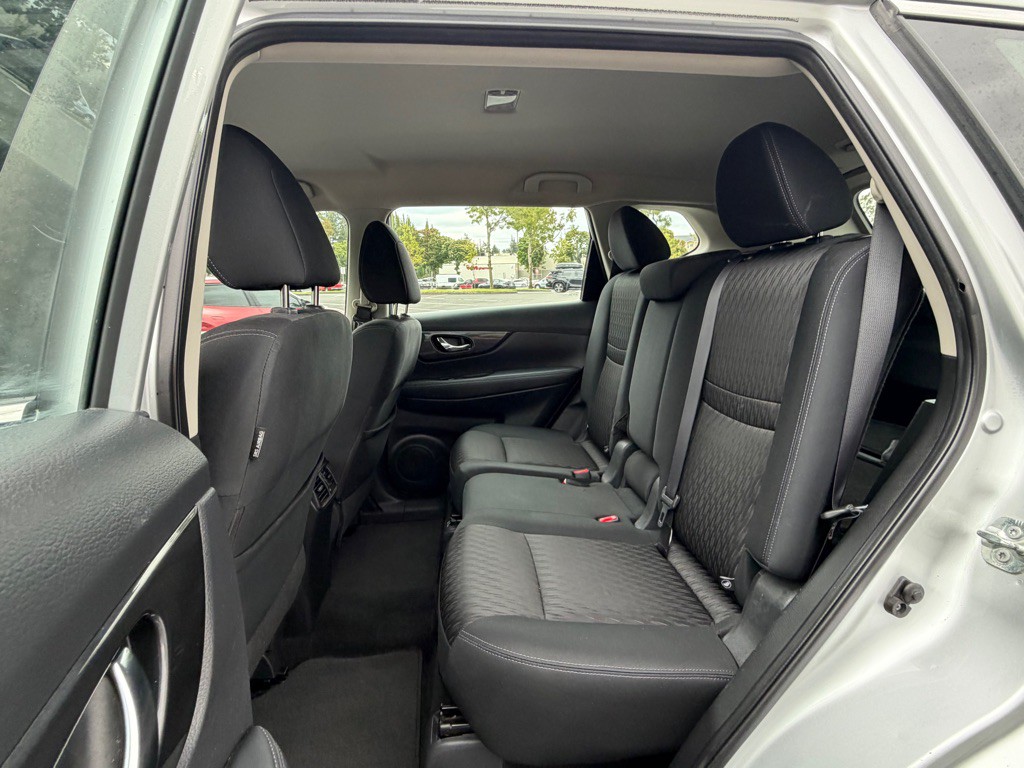 2018 Nissan Rogue Image 15