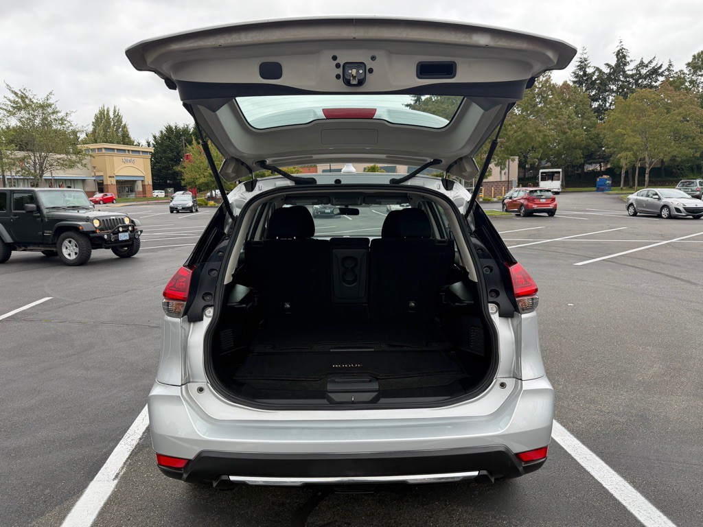 2018 Nissan Rogue Image 16