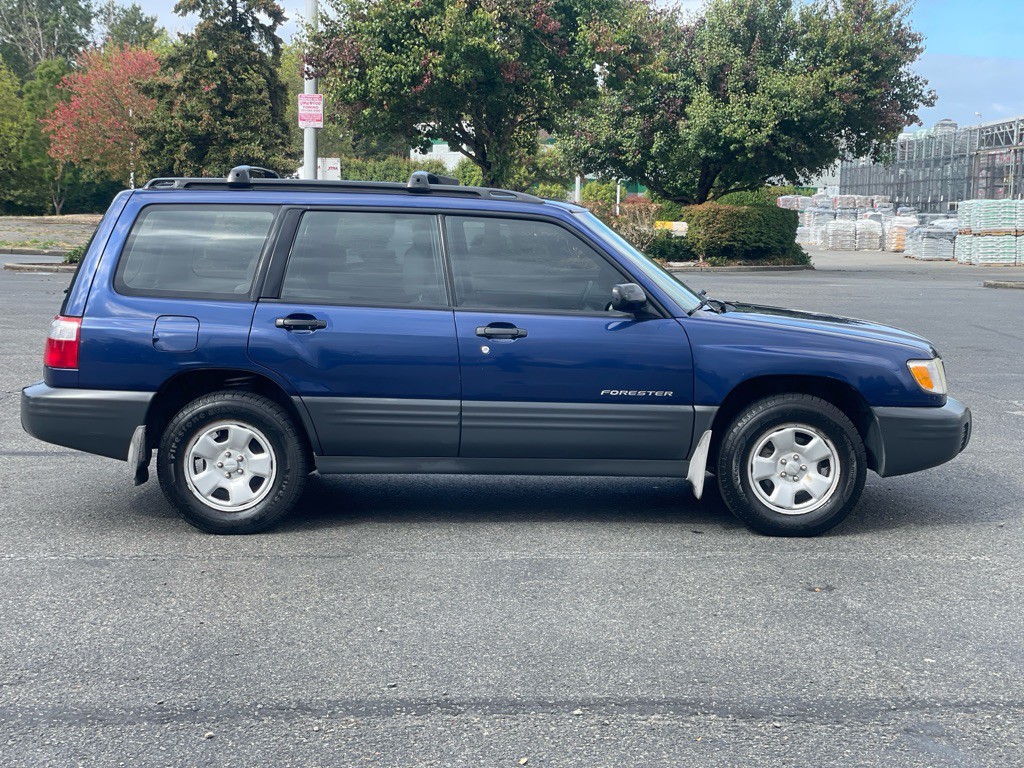 2001 Subaru Forester Image 2