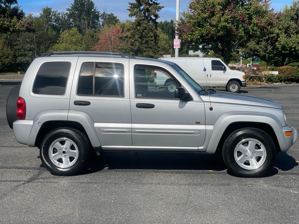 2003 Jeep Liberty Image 2