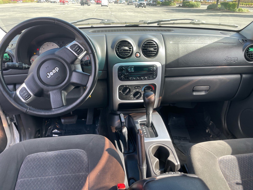 2003 Jeep Liberty Image 9