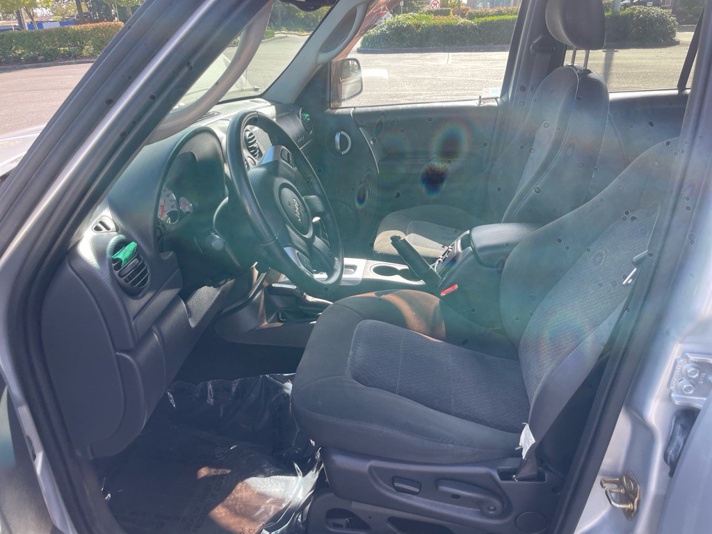 2003 Jeep Liberty Image 11