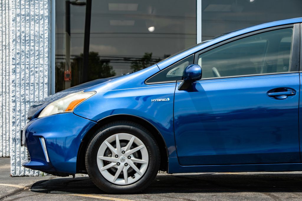 2012 Toyota Prius Image 11
