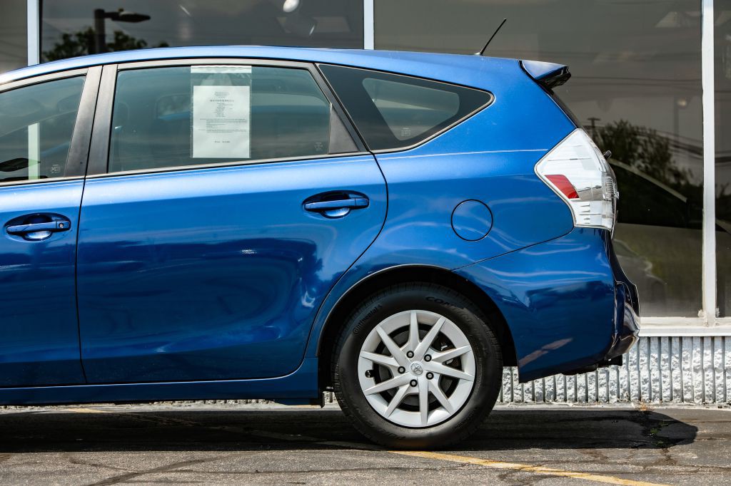 2012 Toyota Prius Image 12
