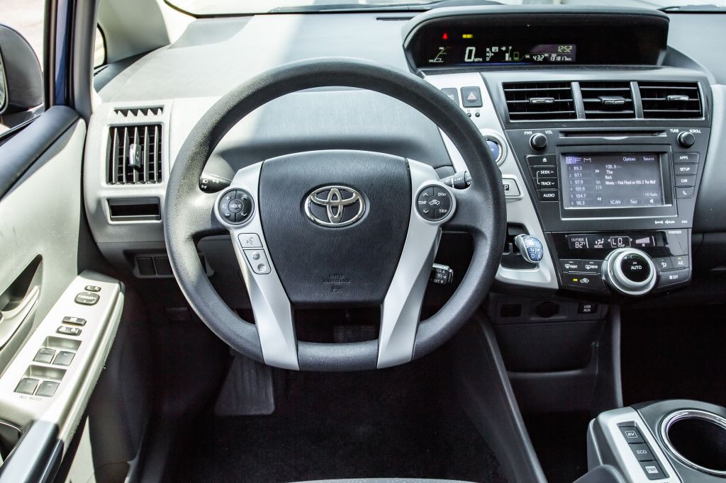 2012 Toyota Prius Image 19
