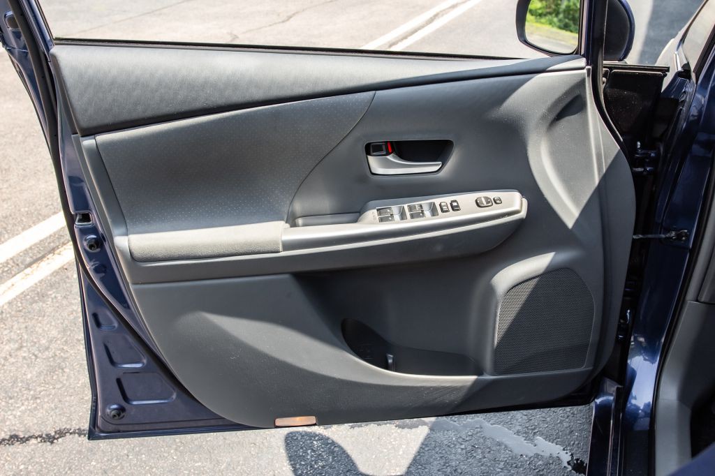 2012 Toyota Prius Image 26