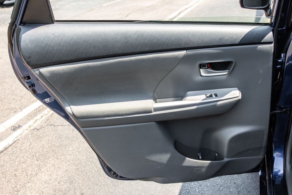 2012 Toyota Prius Image 27