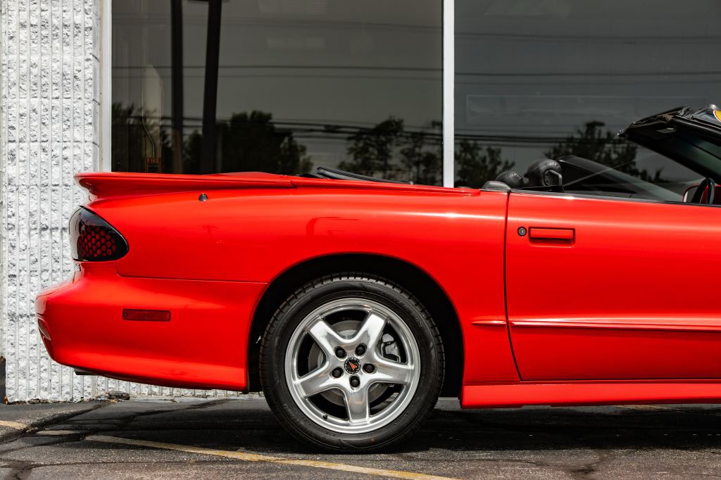 2002 Pontiac Firebird Image 9