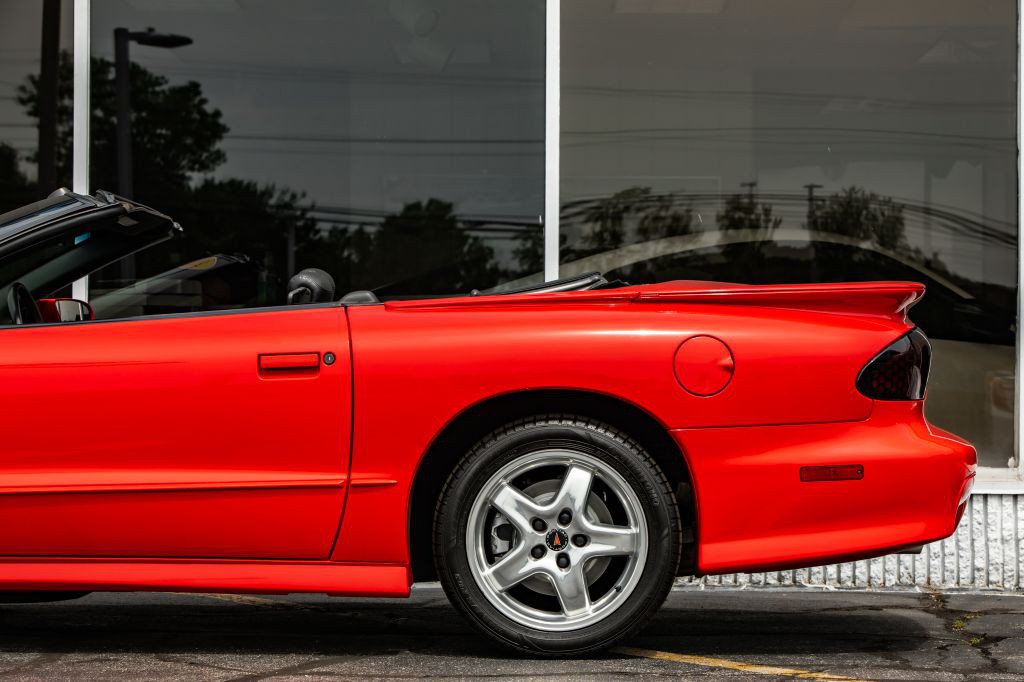 2002 Pontiac Firebird Image 12