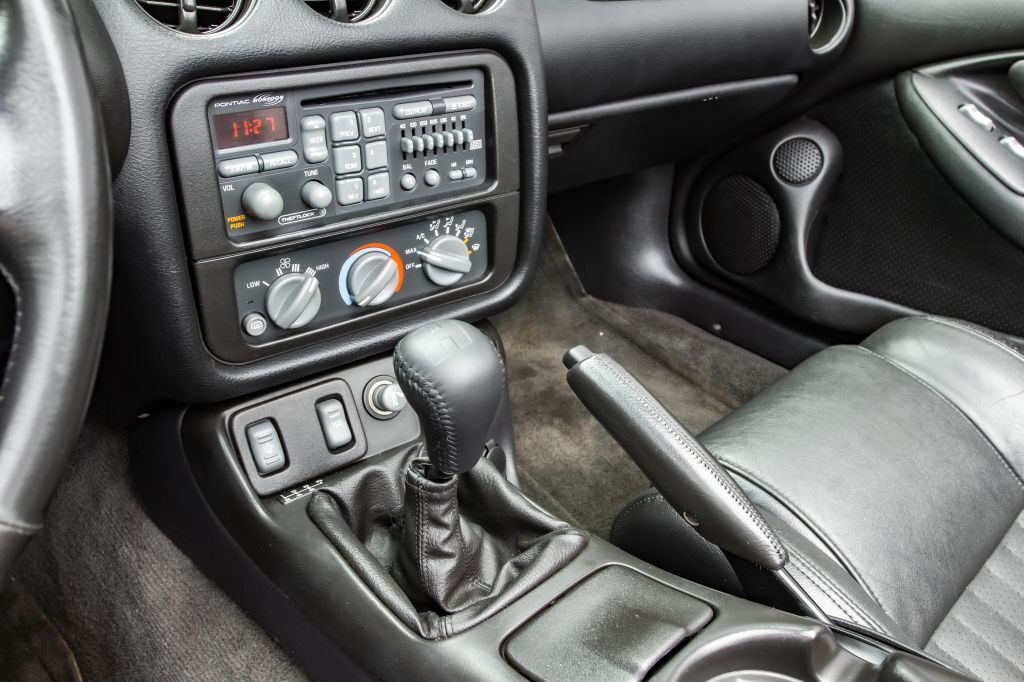 2002 Pontiac Firebird Image 19