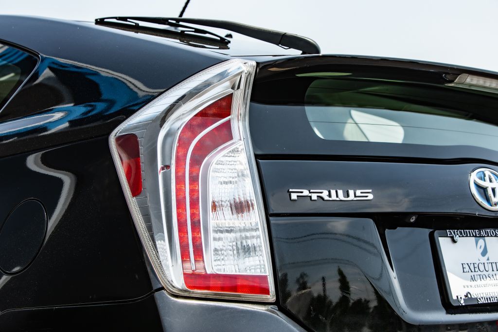 2014 Toyota Prius Image 16