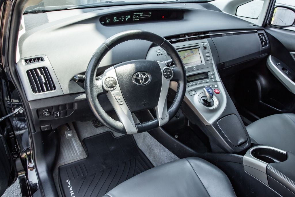 2014 Toyota Prius Image 17