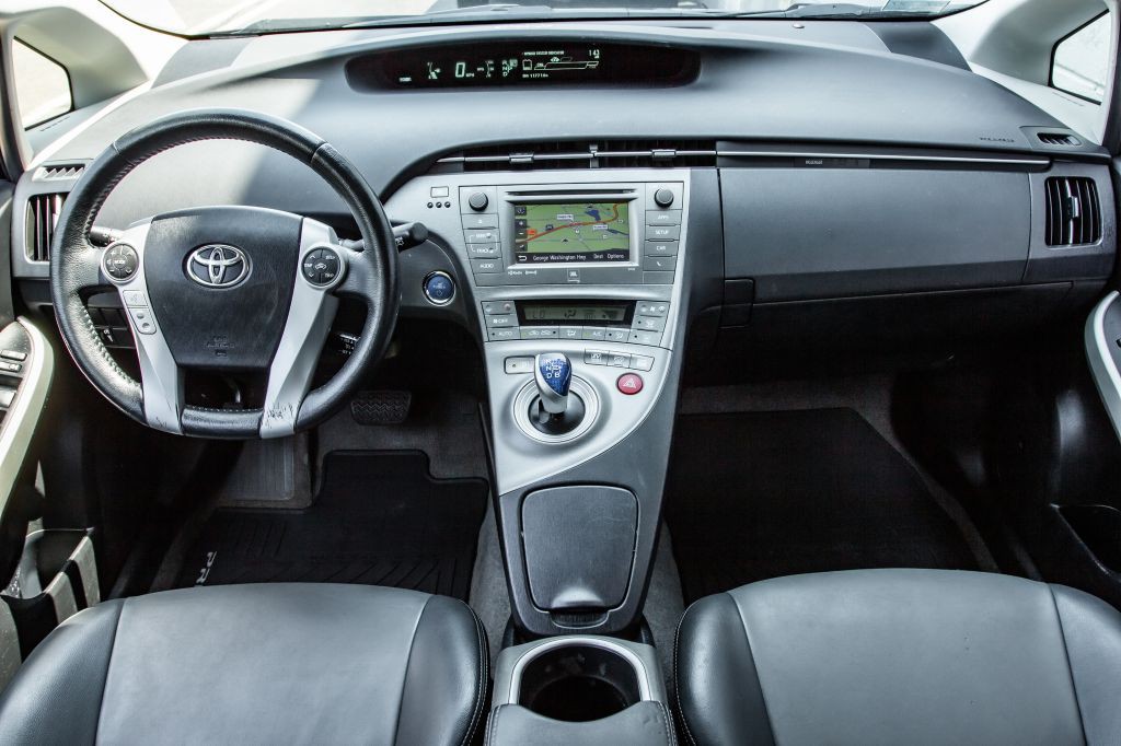 2014 Toyota Prius Image 18