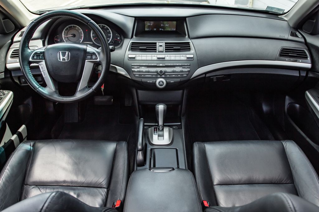 2010 Honda Accord Image 18