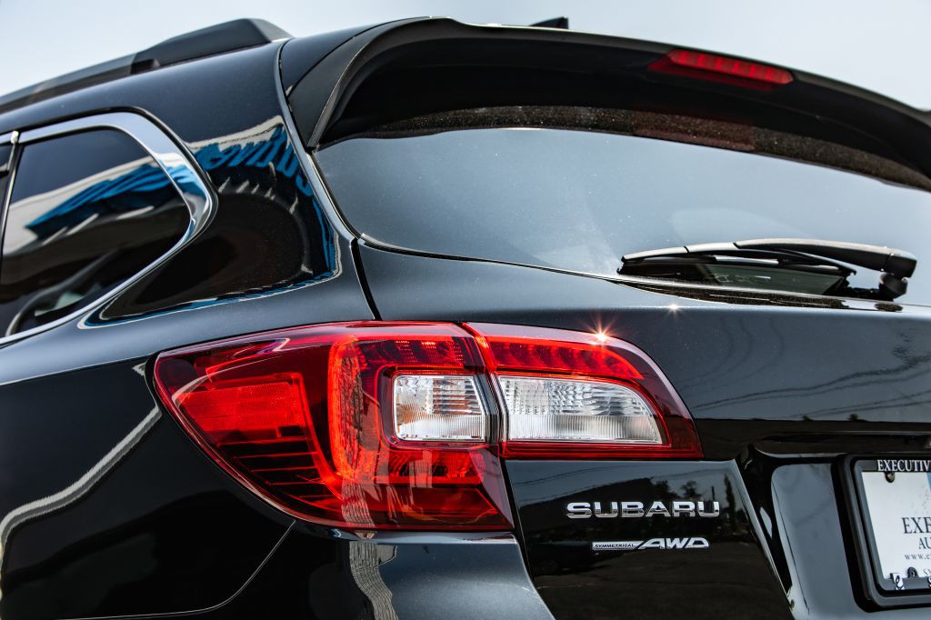 2018 Subaru Outback Image 16