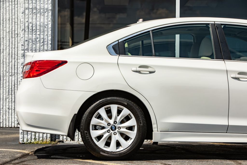 2015 Subaru Legacy Image 9