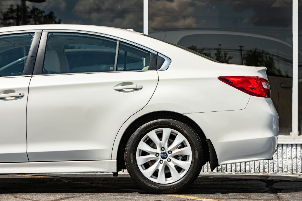 2015 Subaru Legacy Image 12