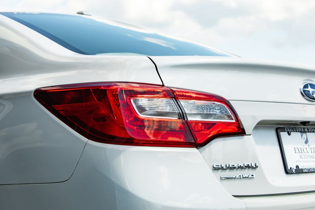 2015 Subaru Legacy Image 16
