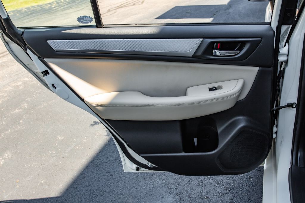 2015 Subaru Legacy Image 28