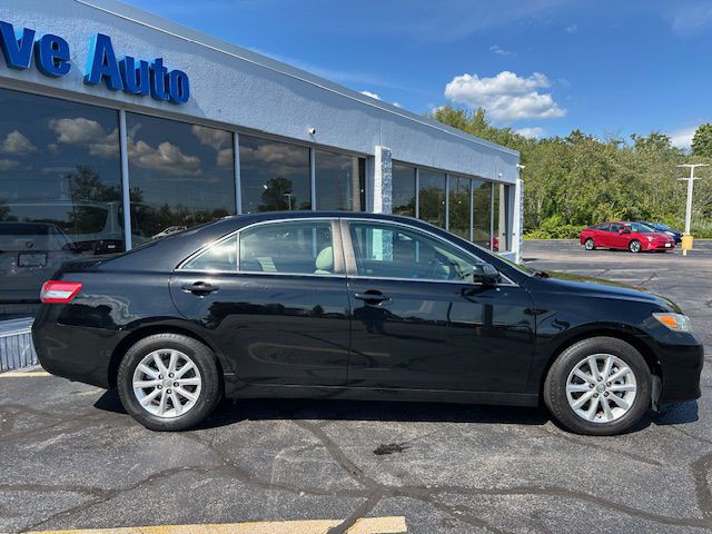 2011 Toyota Camry Image 2
