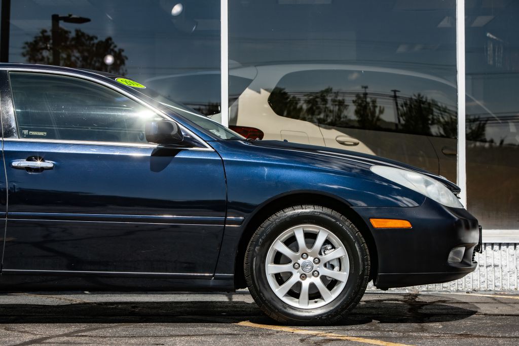 2004 Lexus ES Image 10