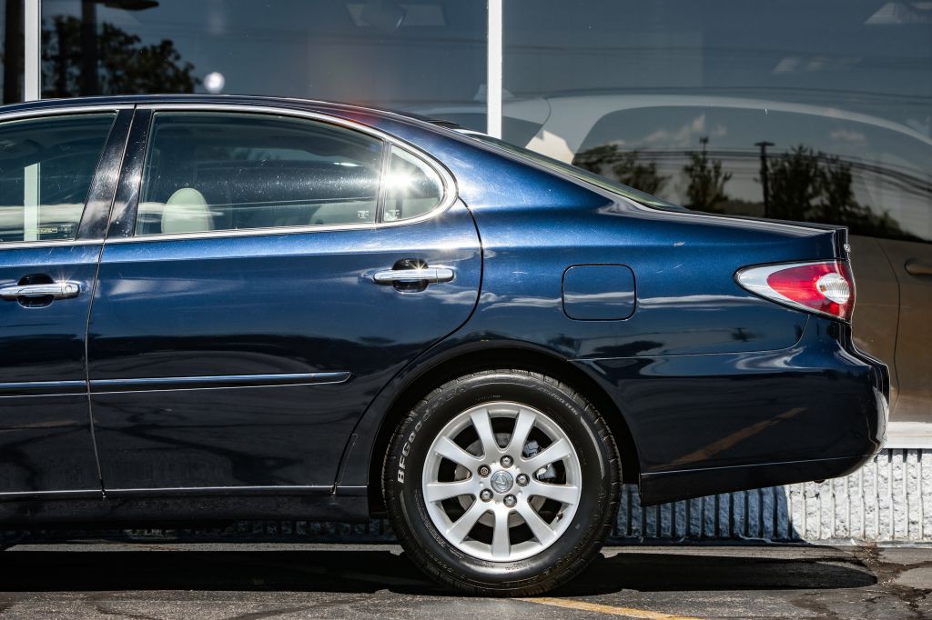 2004 Lexus ES Image 12