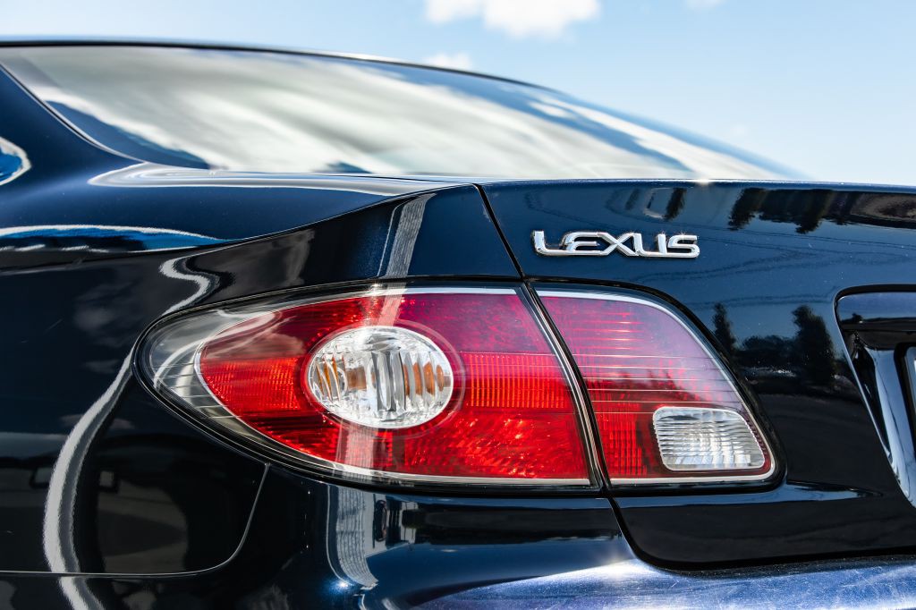 2004 Lexus ES Image 16