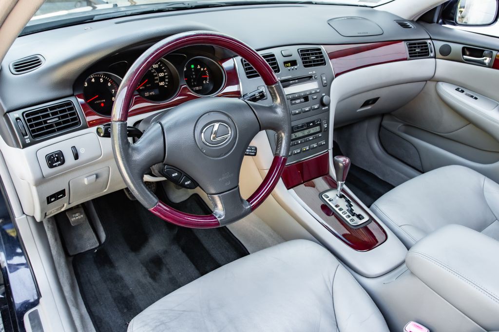 2004 Lexus ES Image 17