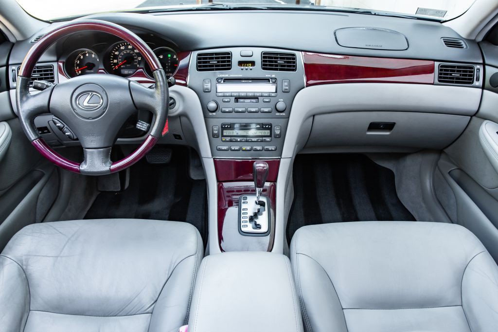 2004 Lexus ES Image 18