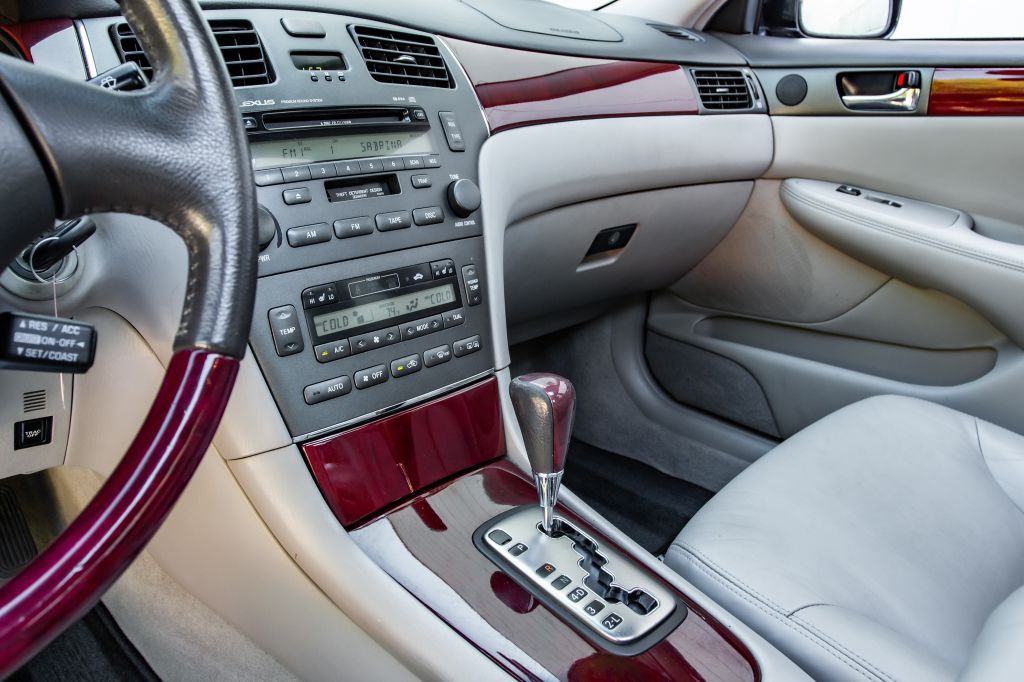 2004 Lexus ES Image 21