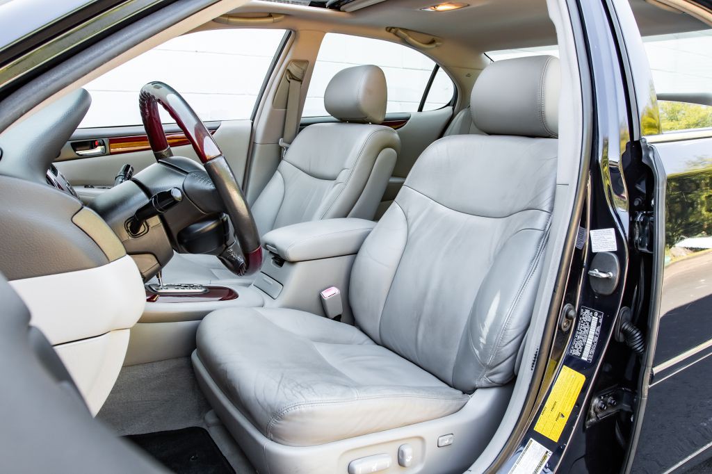2004 Lexus ES Image 22