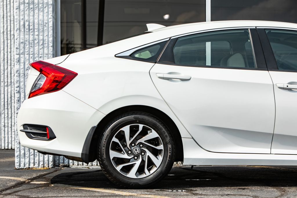 2018 Honda Civic Image 9