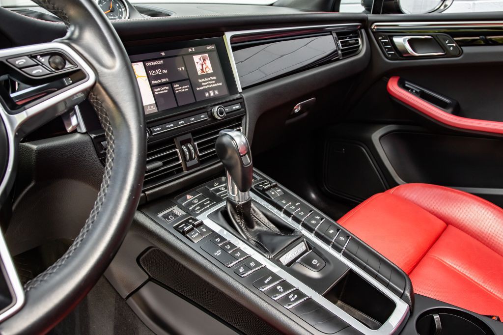 2019 Porsche Macan Image 24