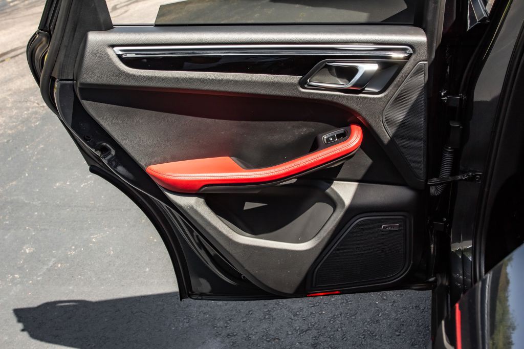 2019 Porsche Macan Image 30